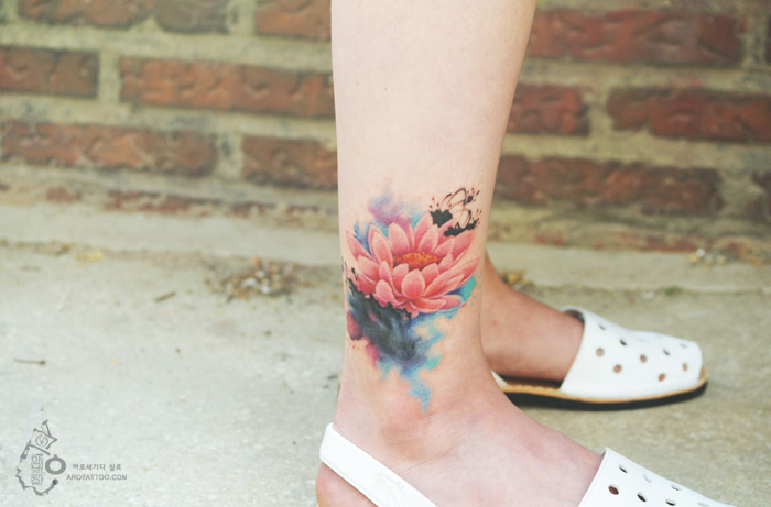 Watercolor Tattoos Mimic Flower Paintings On The Skin